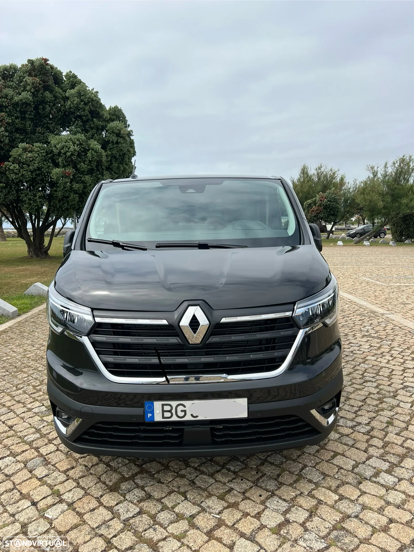 Renault Trafic Van 2.0 DCi 150cv c/ frio + caixa isotérmica - 2