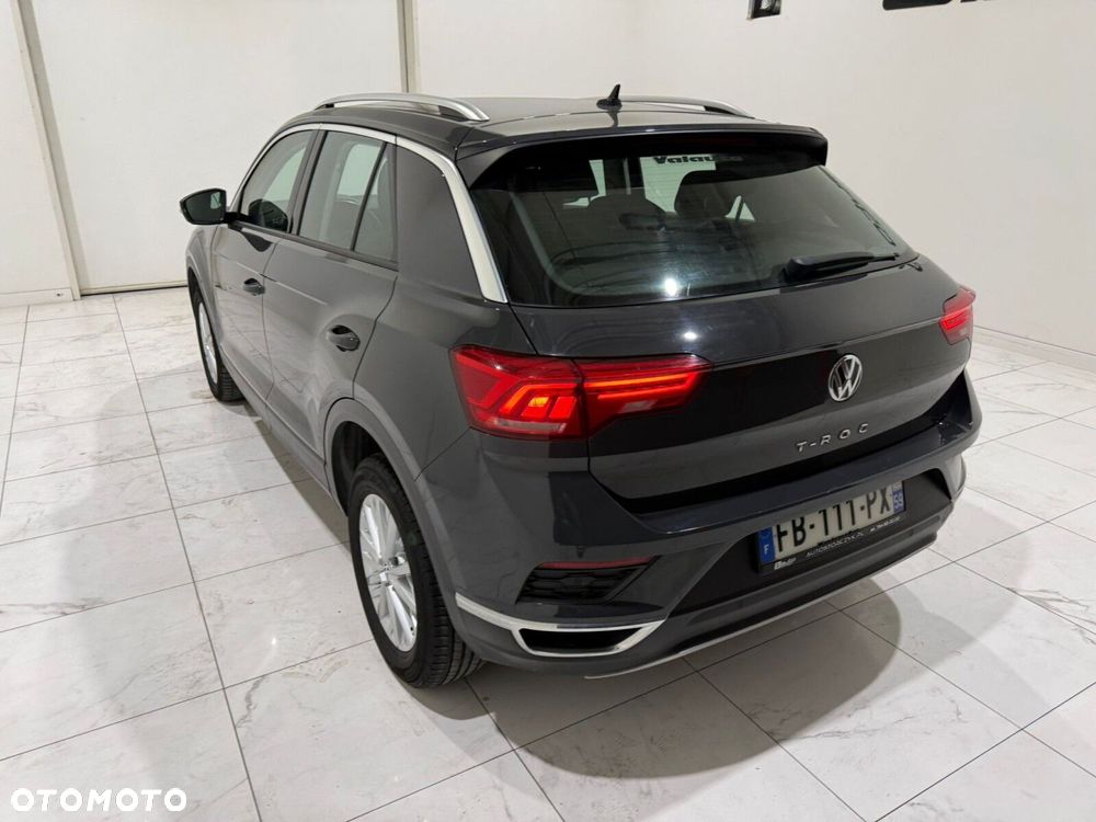 Volkswagen T-Roc - 11