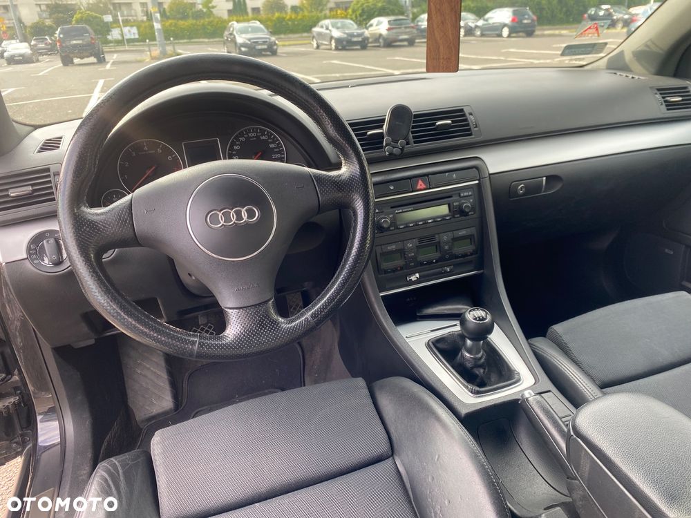 Audi A4 Limousine - 13