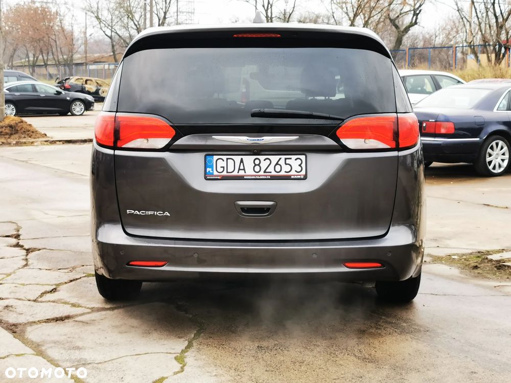 Chrysler Pacifica - 33