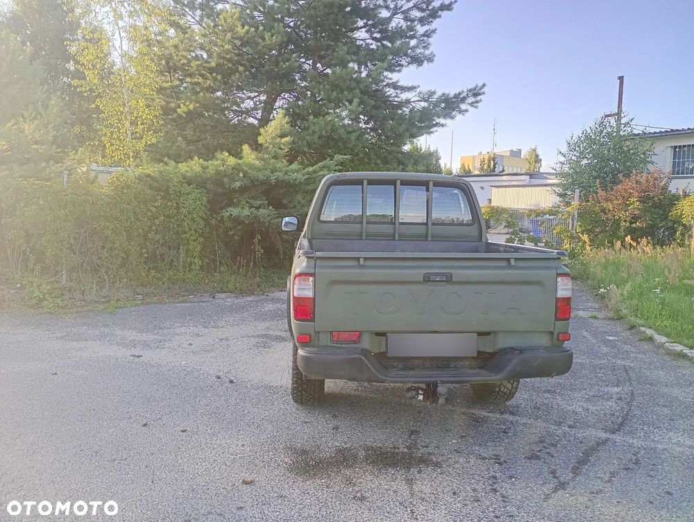Toyota Hilux 4WD DLX - 9