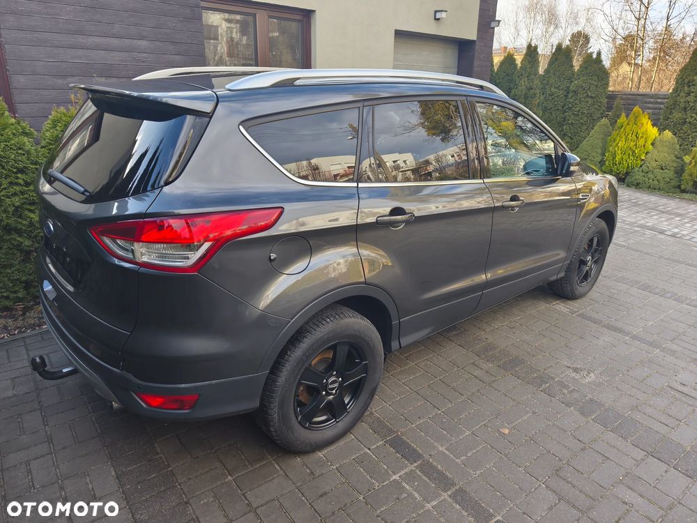 Ford Kuga 2.0 TDCi 2x4 Titanium - 4