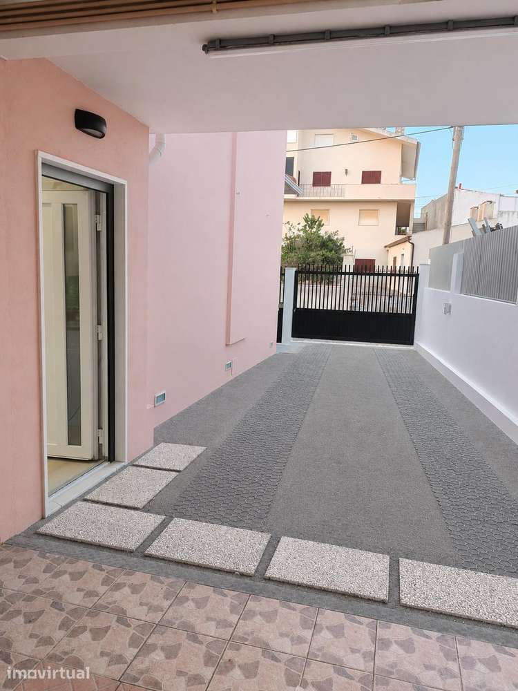 Moradia T5 Isolada com Jardim, alpendre e garagem para 3 +2 carros - Grande imagem: 3/32