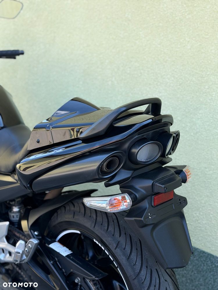 Suzuki GSR - 20