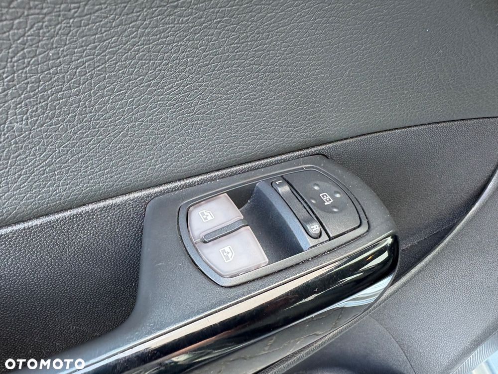 Opel Corsa 1.4 16V Cosmo - 17