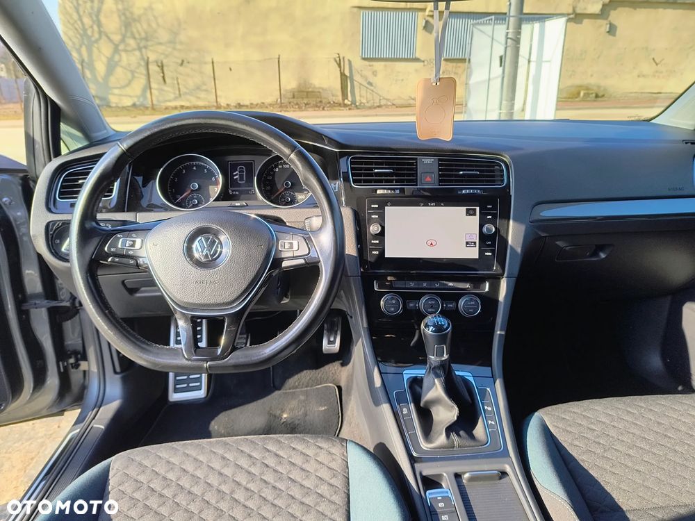 Volkswagen Golf - 24