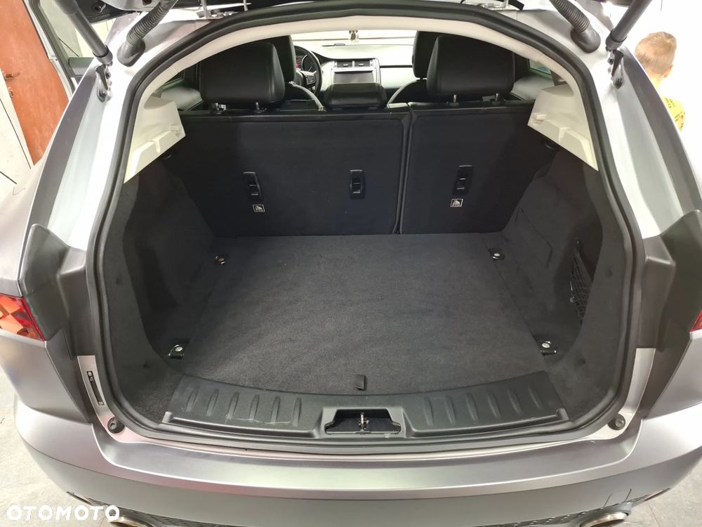 Jaguar E-Pace P250 AWD R-Dynamic S - 38