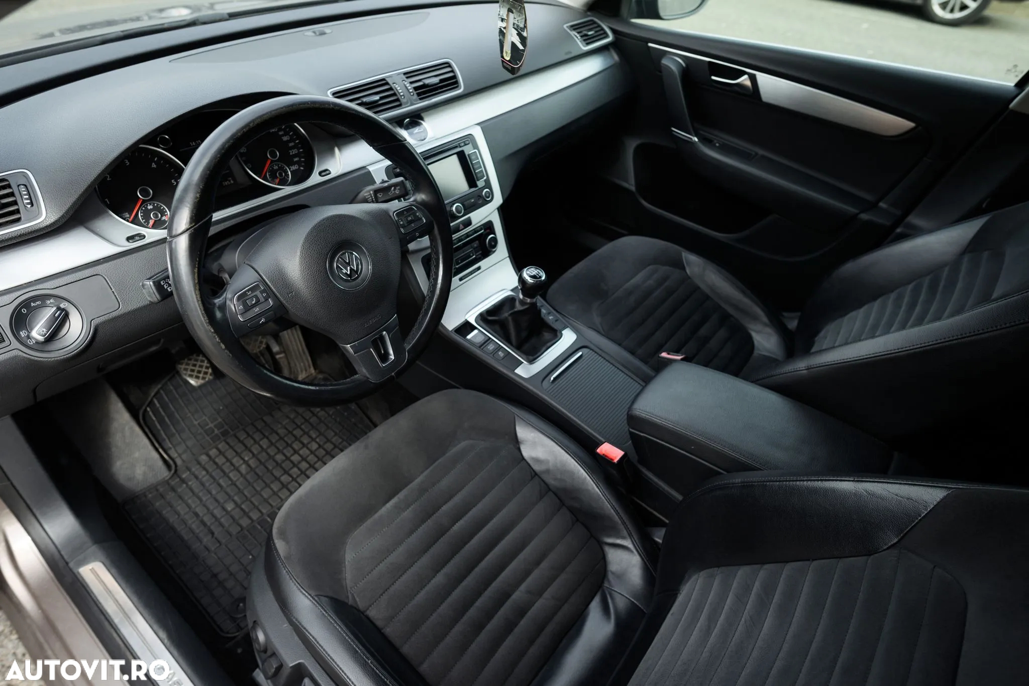 Volkswagen Passat 2.0 TDI BlueMotion Tehnology Comfortline - 29