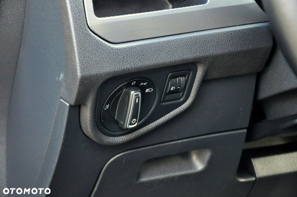 Volkswagen Touran - 36