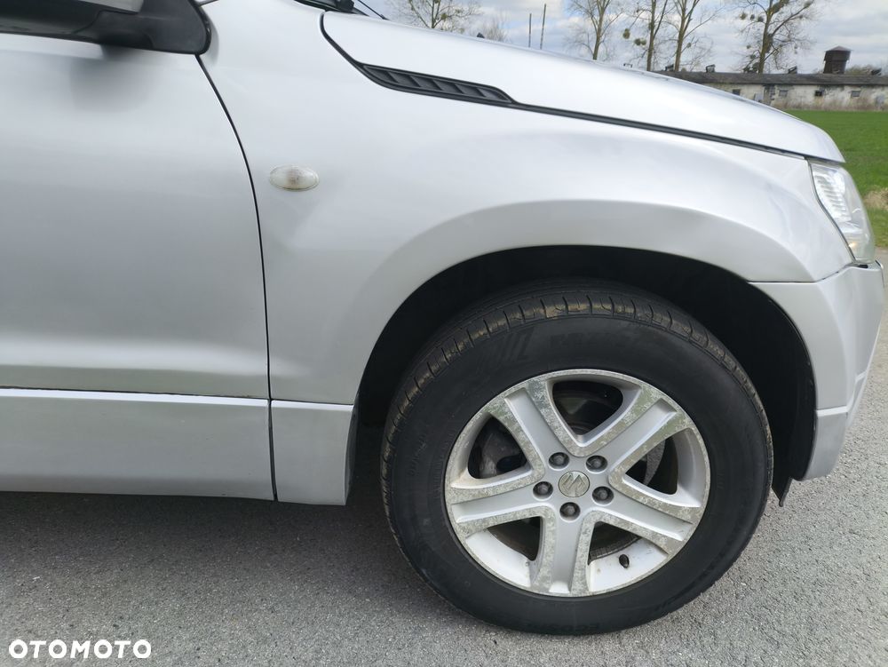 Suzuki Grand Vitara 2.0 Comfort + - 10