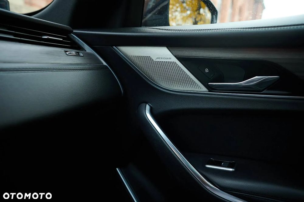 Jaguar F-Pace - 25