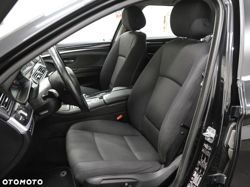BMW Seria 5 525d xDrive Sport-Aut Modern Line - 20