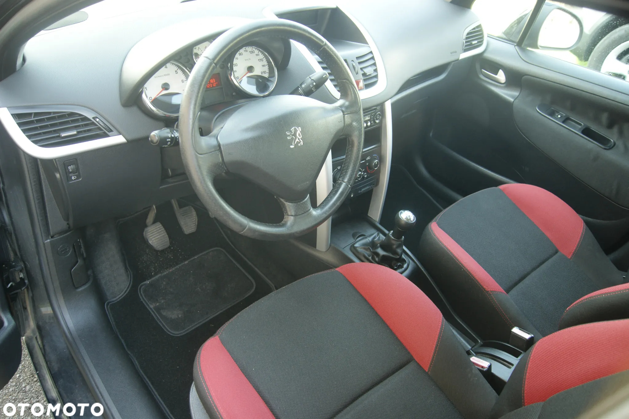 Peugeot 207 75 Urban Move - 11
