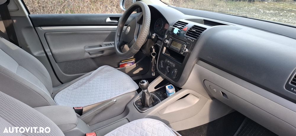 Volkswagen Jetta 1.6 Trendline - 4