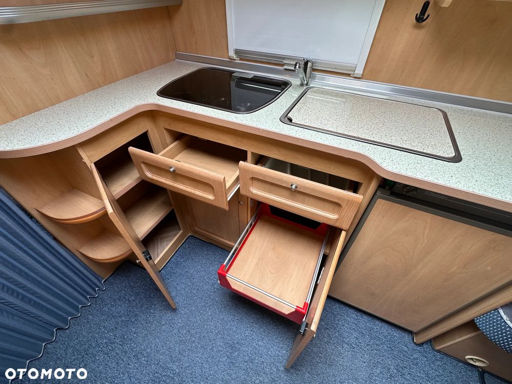 Burstner 500 VENTANA z napędem i markizą kasetową THULE. - 28
