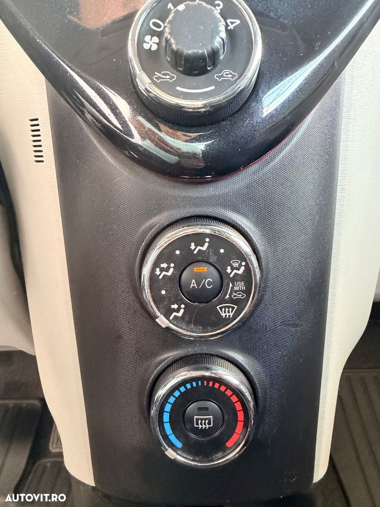 Toyota iQ 1.0 Multidrive + - 17