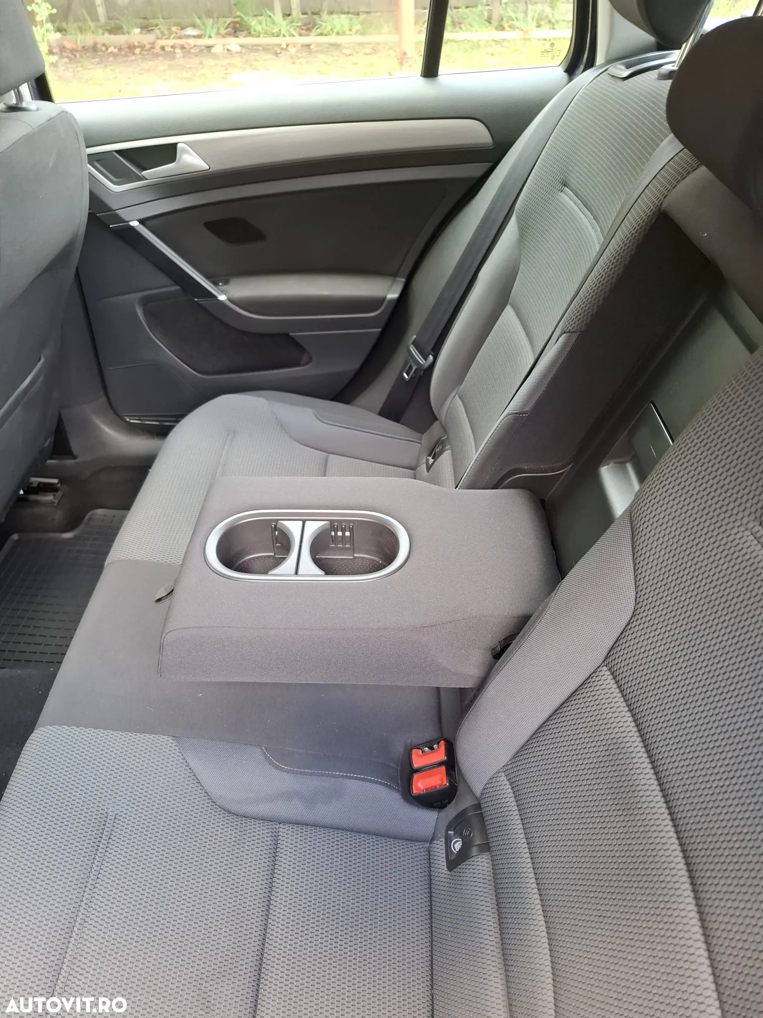 Volkswagen Golf 1.6 TDI BlueMotion Technology Comfortline - 23