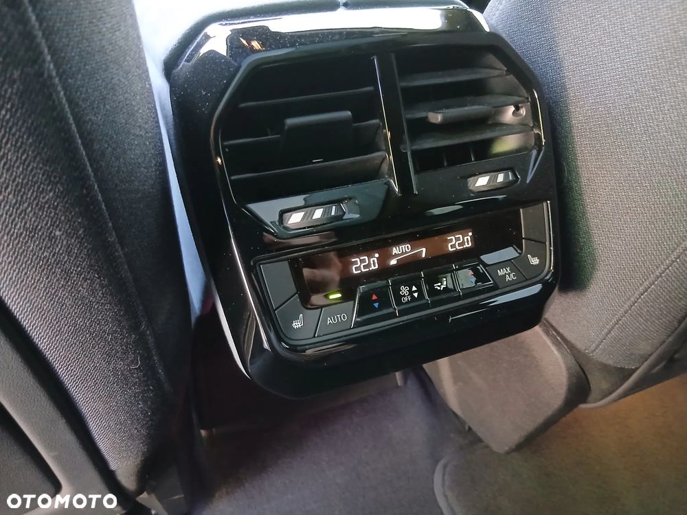 BMW iX - 23