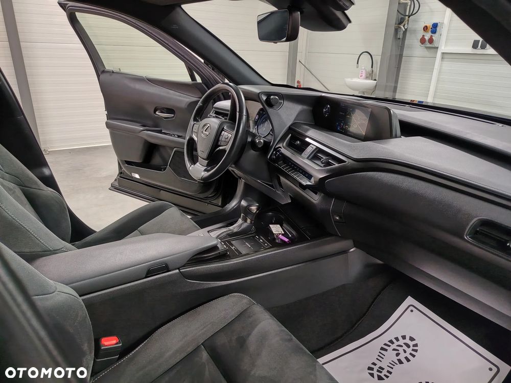 Lexus UX 250h Elegance 2WD - 27