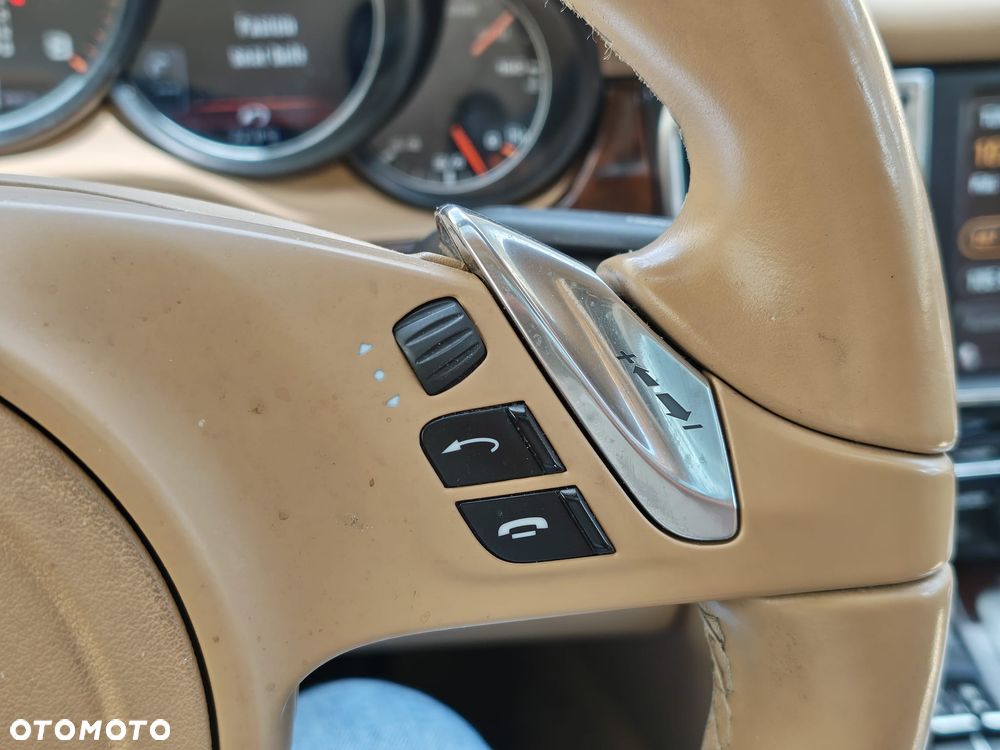 Porsche Panamera Platinum Edition PDK - 19