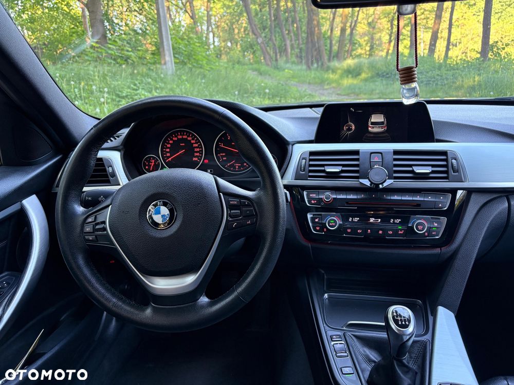 BMW Seria 3 320d - 19