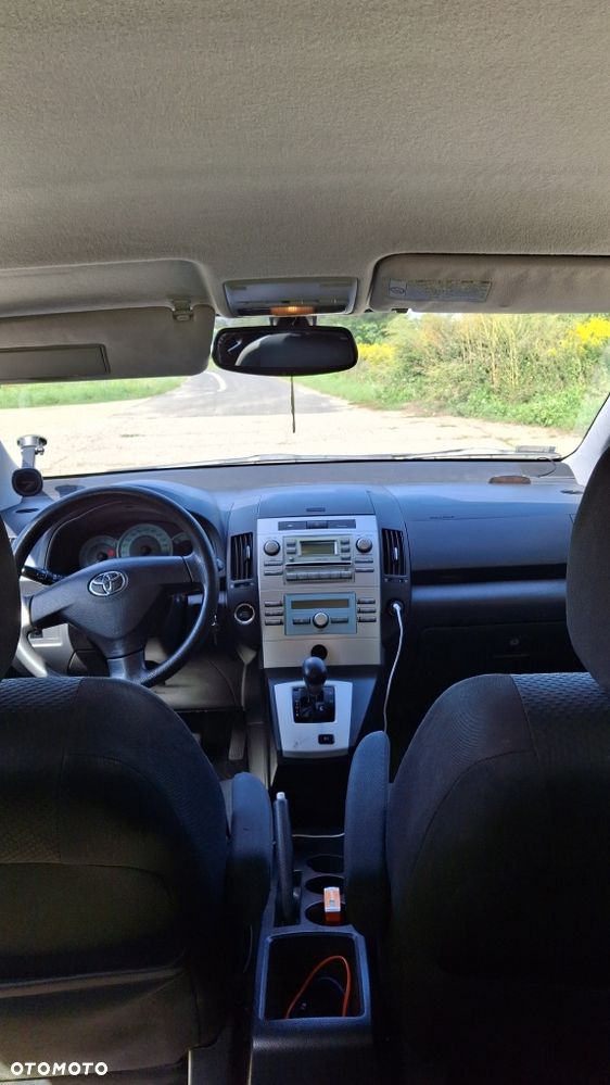 Toyota Corolla Verso - 5