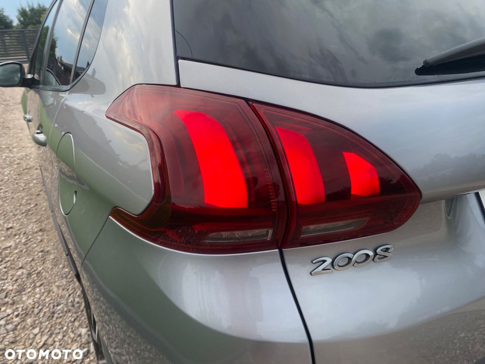 Peugeot 2008 1.5 BlueHDi Allure S&S - 11