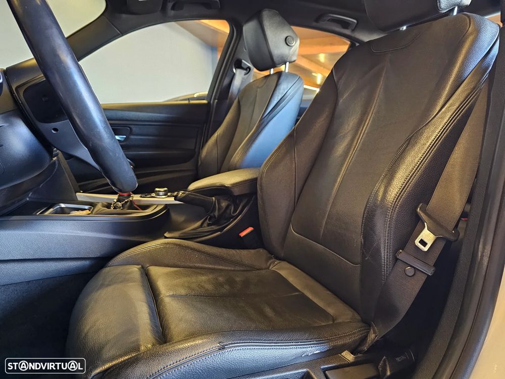 BMW 320 d Pack M - 4