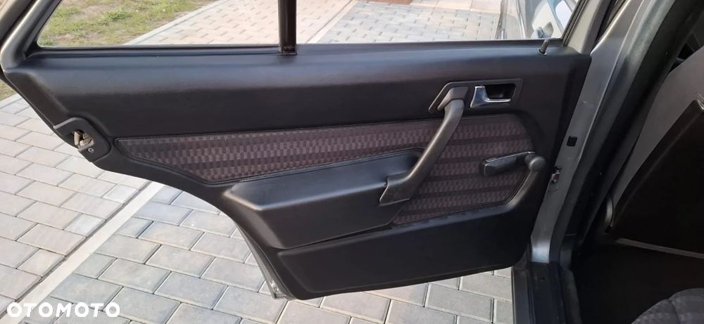 Mercedes-Benz W201 (190) - 20