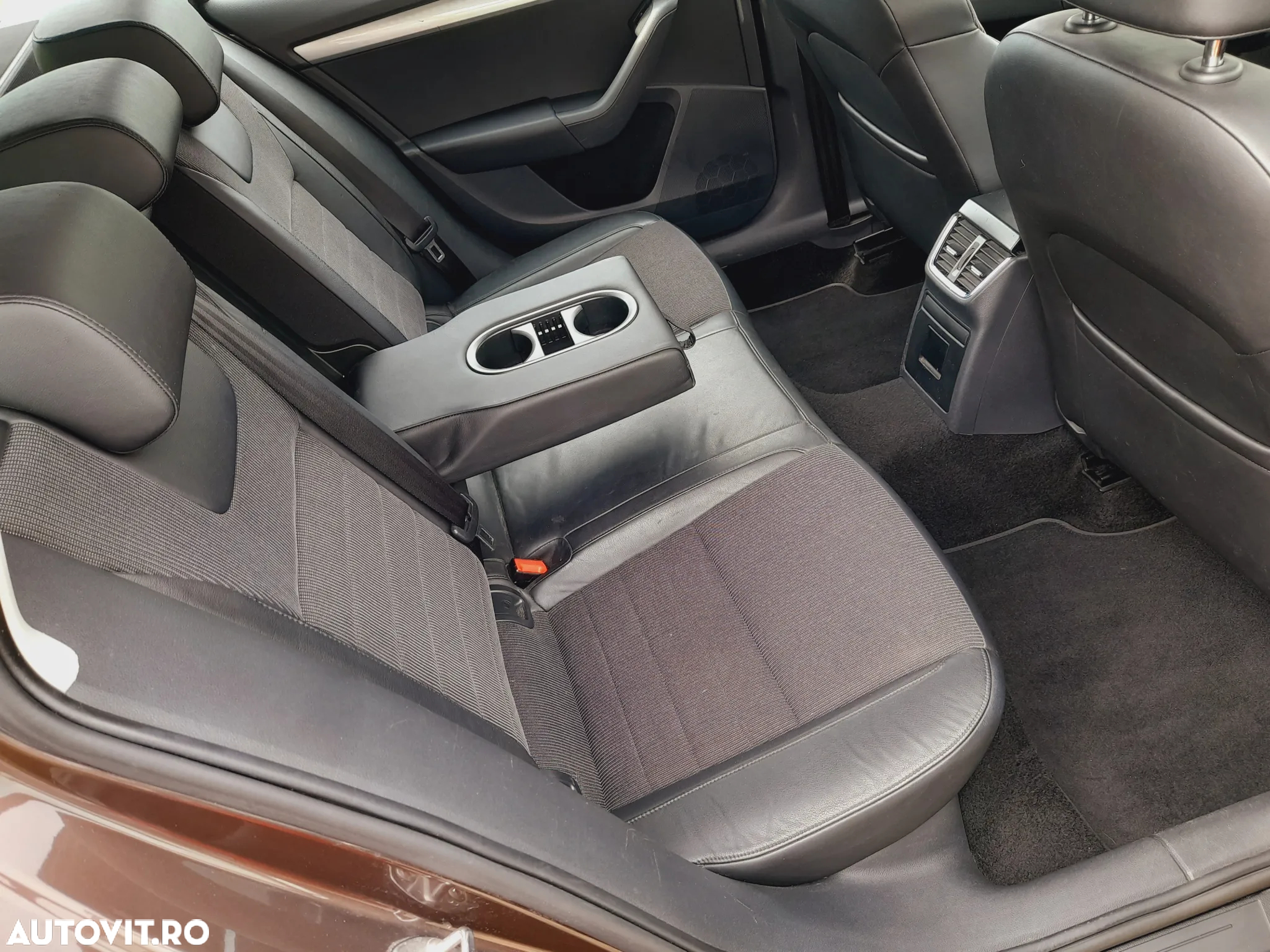 Skoda Octavia Combi 2.0 TDI DSG Premium Edition - 8