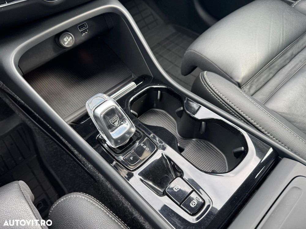 Volvo XC 40 B4 AT8 AWD Mild Hybrid Inscription - 10