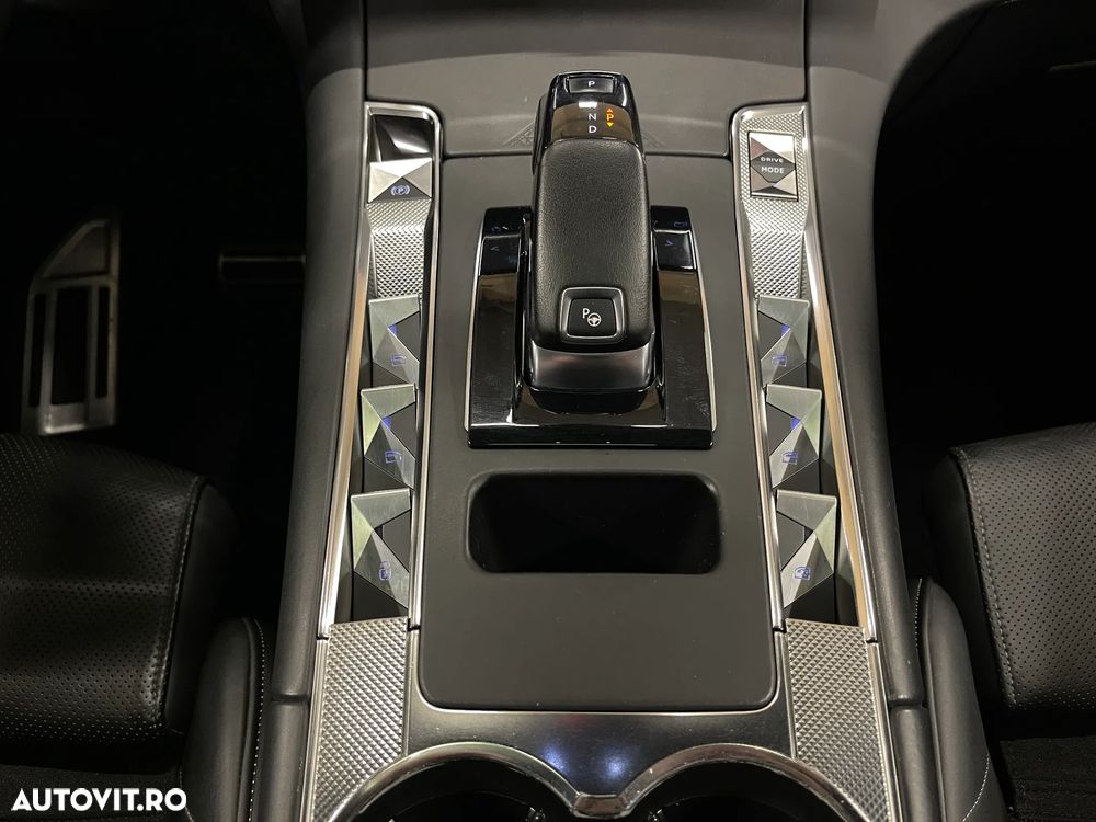 DS Automobiles DS 7 Crossback - 30