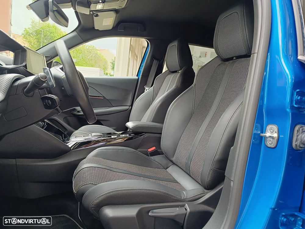 Peugeot 2008 PureTech 130 EAT8 GT - 8