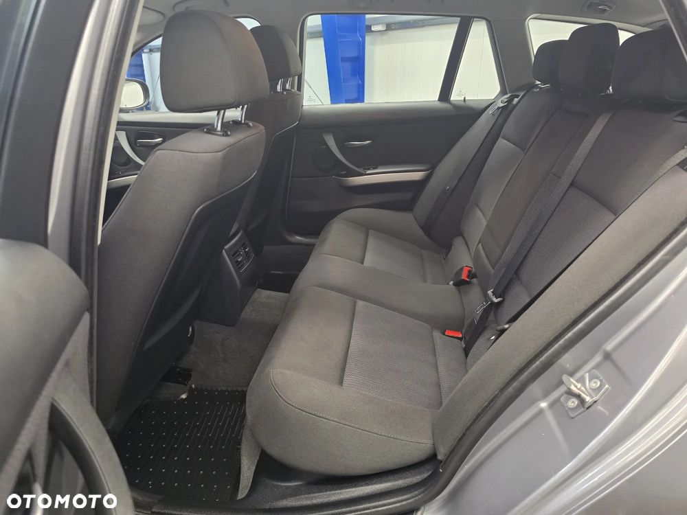 BMW Seria 3 318d DPF - 24
