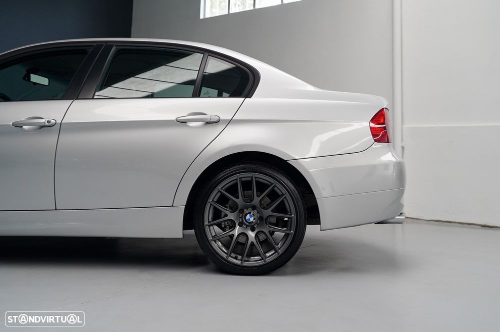 BMW 320 d Navigation Sport - 18
