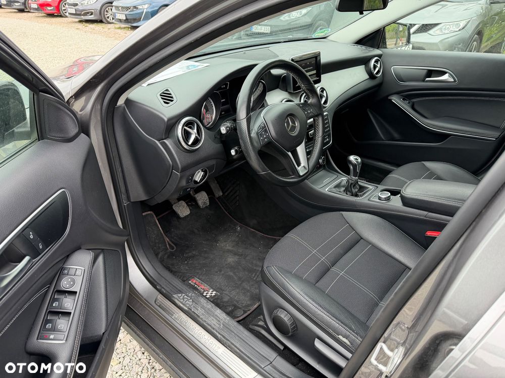 Mercedes-Benz GLA 200 Urban - 23