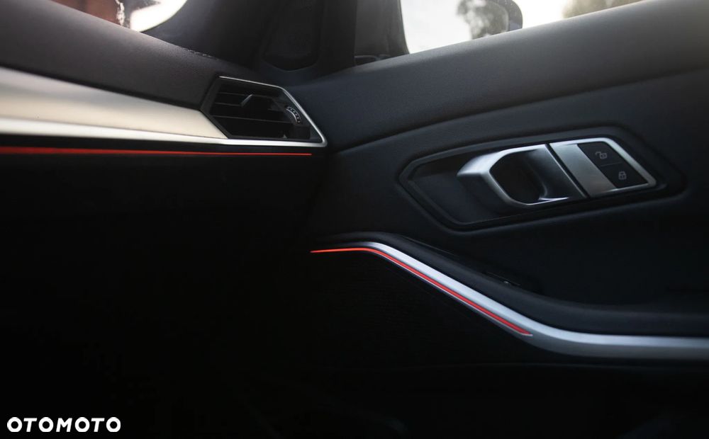 BMW Seria 3 330i xDrive Sport Line - 22