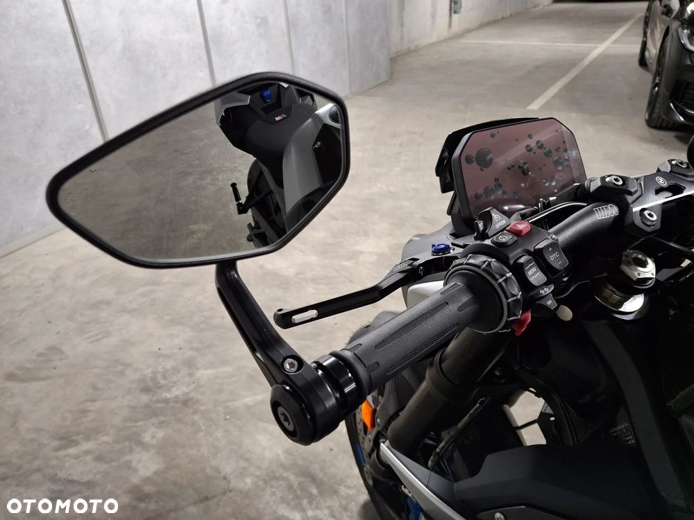 BMW S - 18