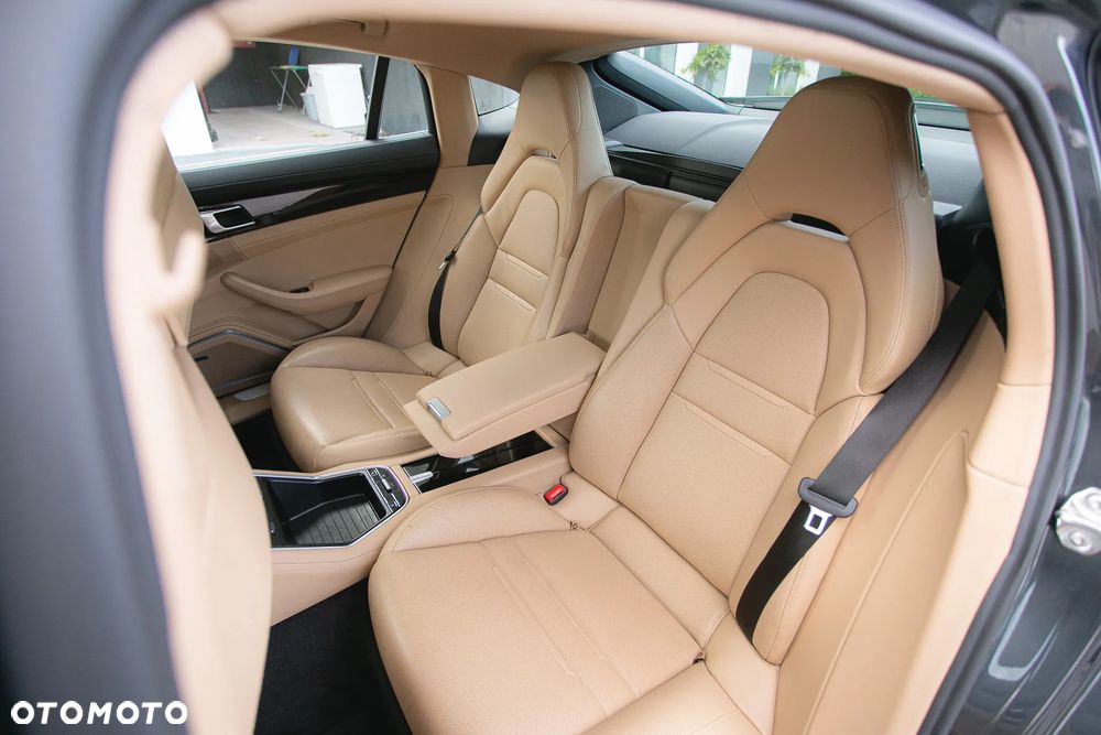 Porsche Panamera 4 - 14