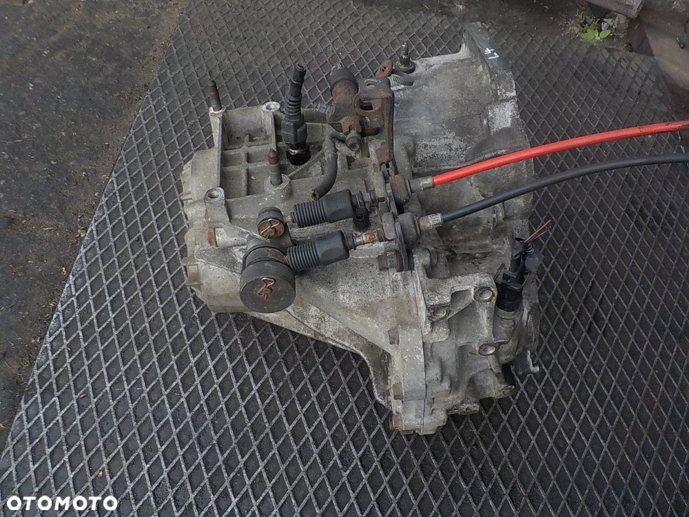 HYUNDAI TRAJET 2.0 16V SKRZYNIA BIEGÓW L4 - 5