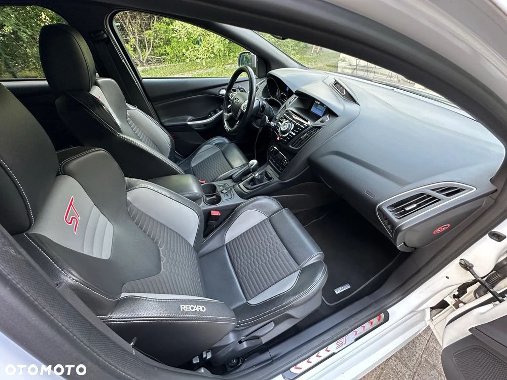 Ford Focus 2.0 EcoBoost ST - 14