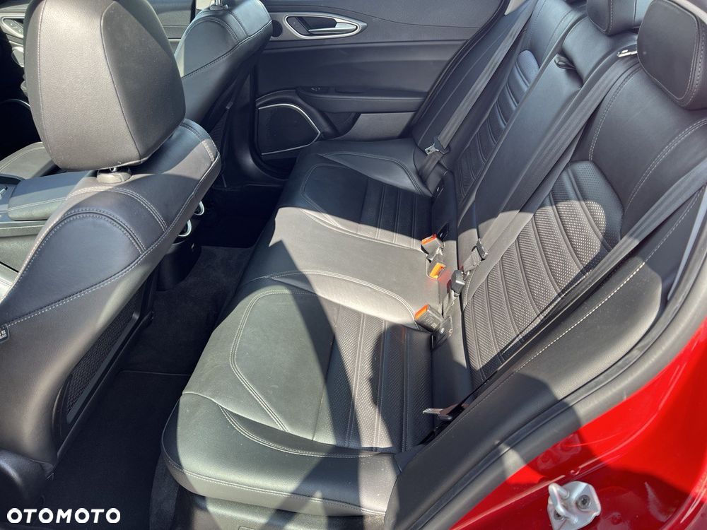 Alfa Romeo Giulia 2.0 Turbo 16V AT8-Q4 Veloce Ti - 14