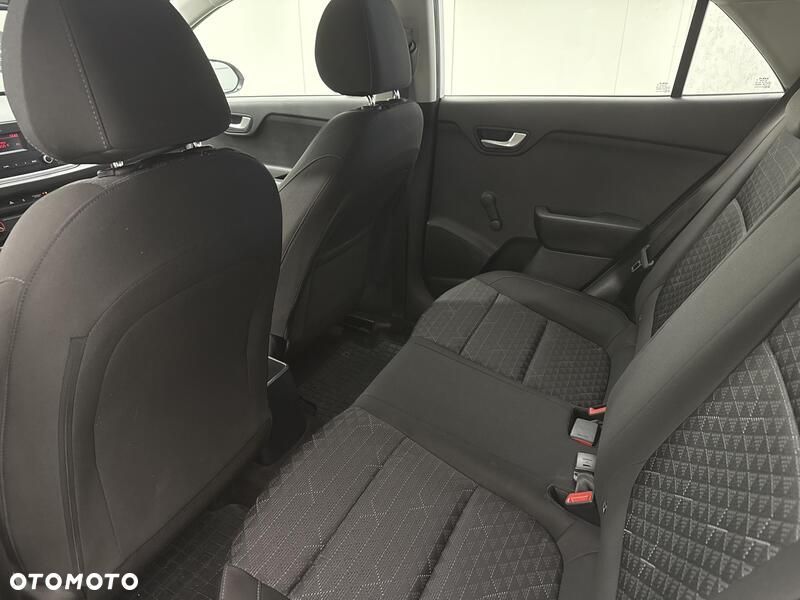 Kia Rio - 19