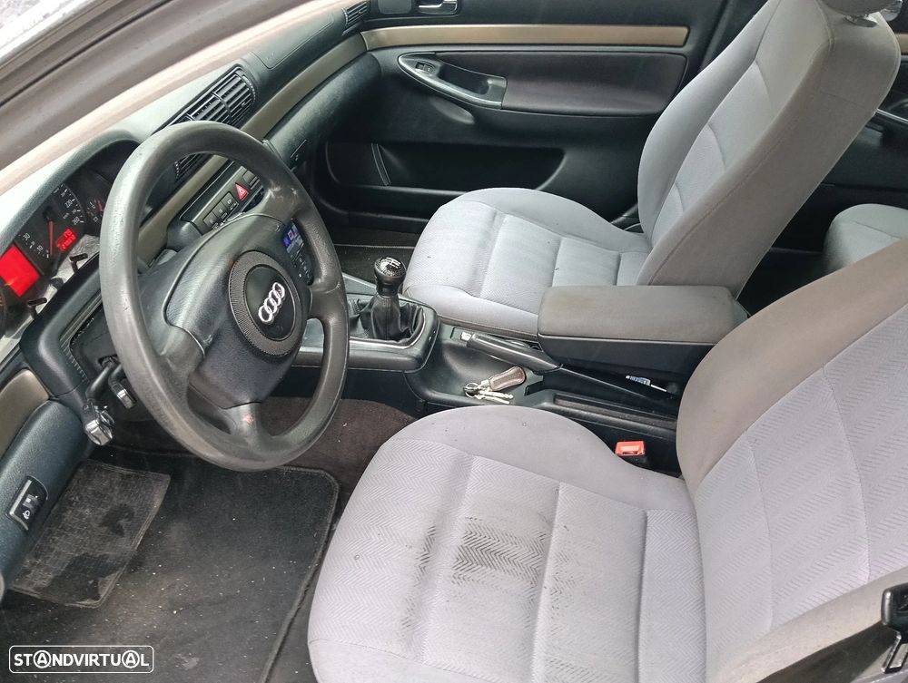 Audi A4 Avant 1.9 TDI Attraction - 13