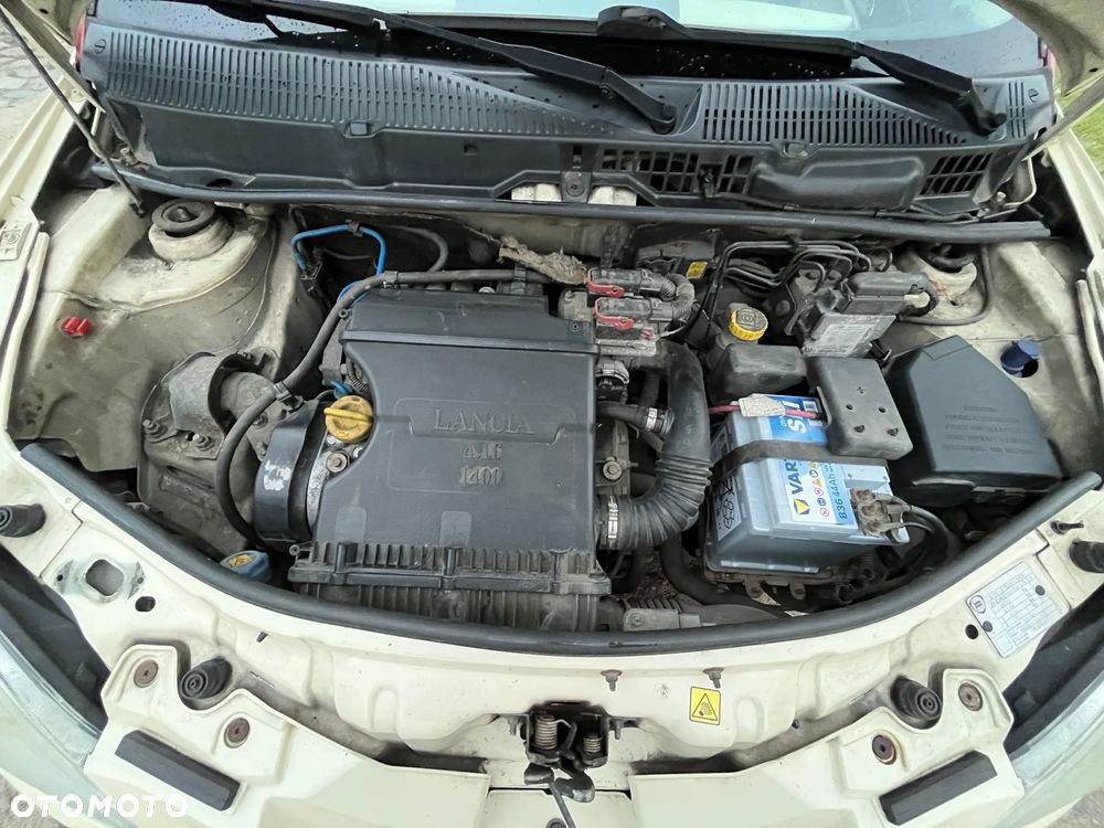 Lancia Ypsilon 1.4 16V Elegante Plus - 15