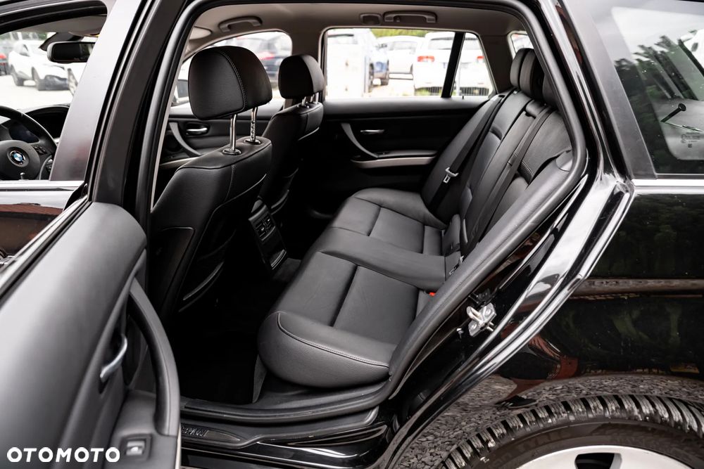 BMW Seria 3 325i xDrive Edition Exclusive - 20