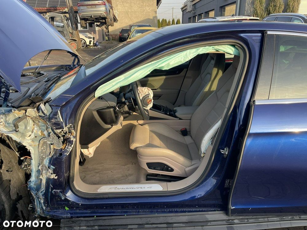 Porsche Panamera 4 - 11