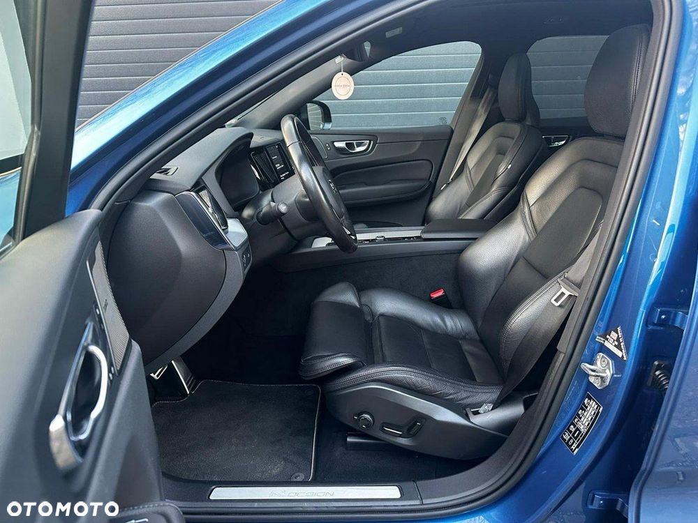 Volvo XC 60 D5 SCR AWD R-Design - 4