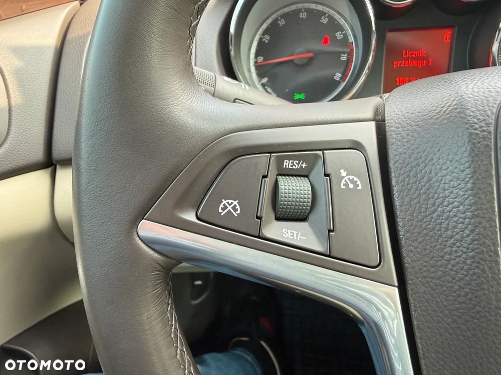 Opel Insignia 2.0 Turbo 4x4 Design Edition - 32