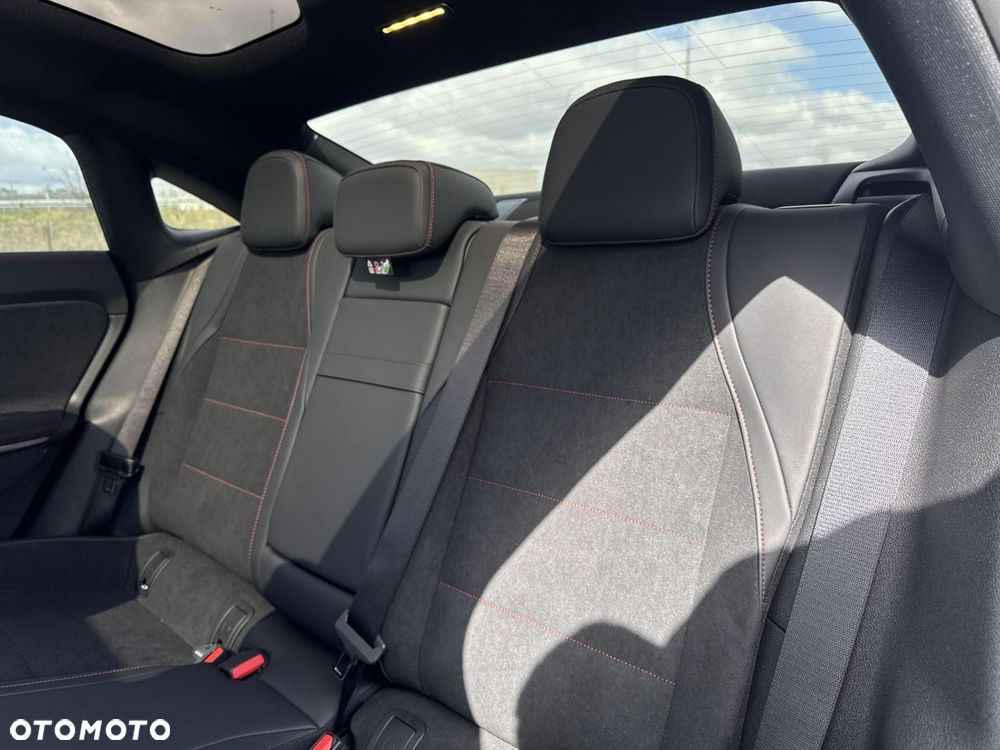 Mercedes-Benz CLA 200 mHEV 4-Matic 8G-DCT - 18